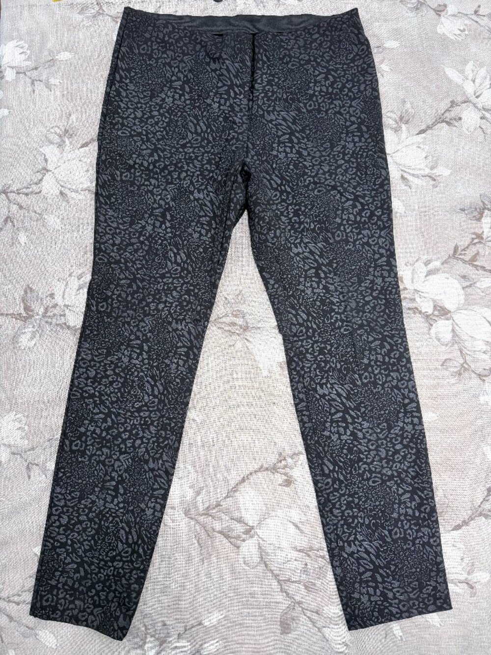 Alfani Size 10 Black Tonal Leopard Animal Print Stretch Straight Leg Pants